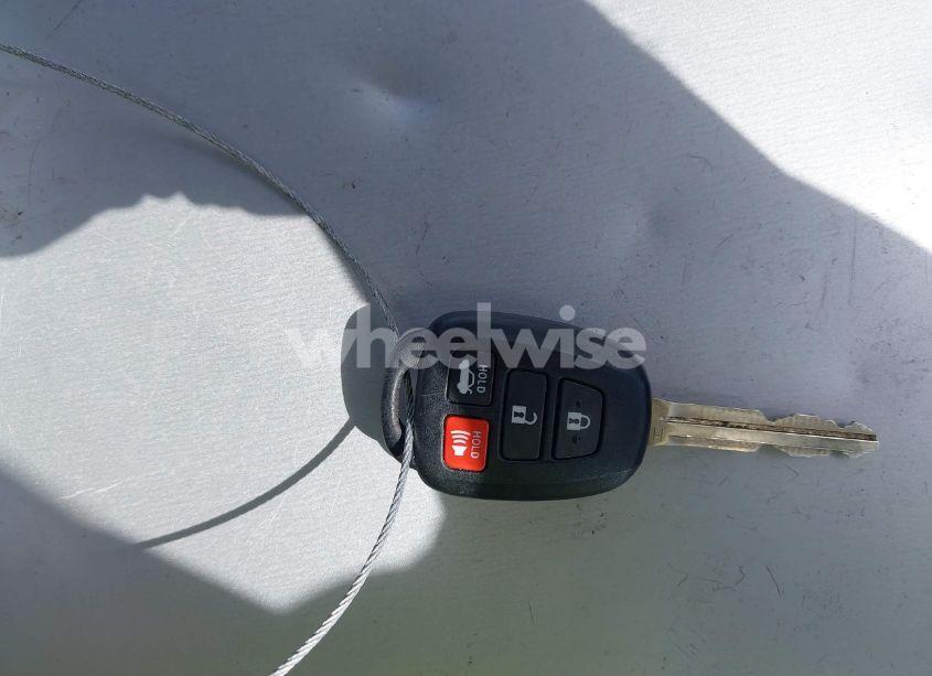 Photo 11 of 2019 Toyota Corolla SE (VIN 5YFBURHE8KP904785)