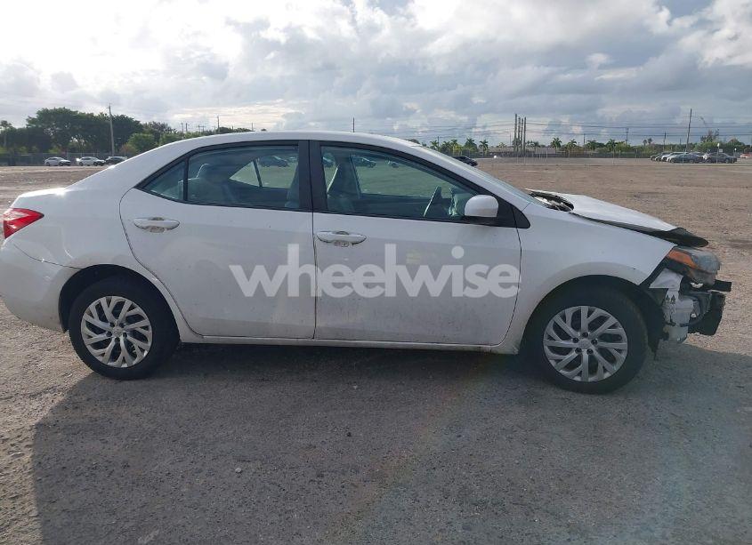 Photo 14 of 2019 Toyota Corolla LE (VIN 5YFBURHE8KP911297)