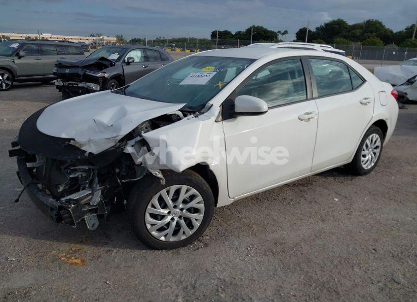 Photo 2 of 2019 Toyota Corolla LE (VIN 5YFBURHE8KP911297)