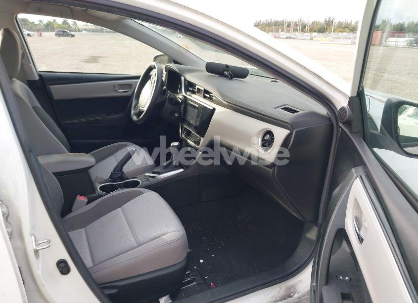 Photo 5 of 2019 Toyota Corolla LE (VIN 5YFBURHE8KP911297)