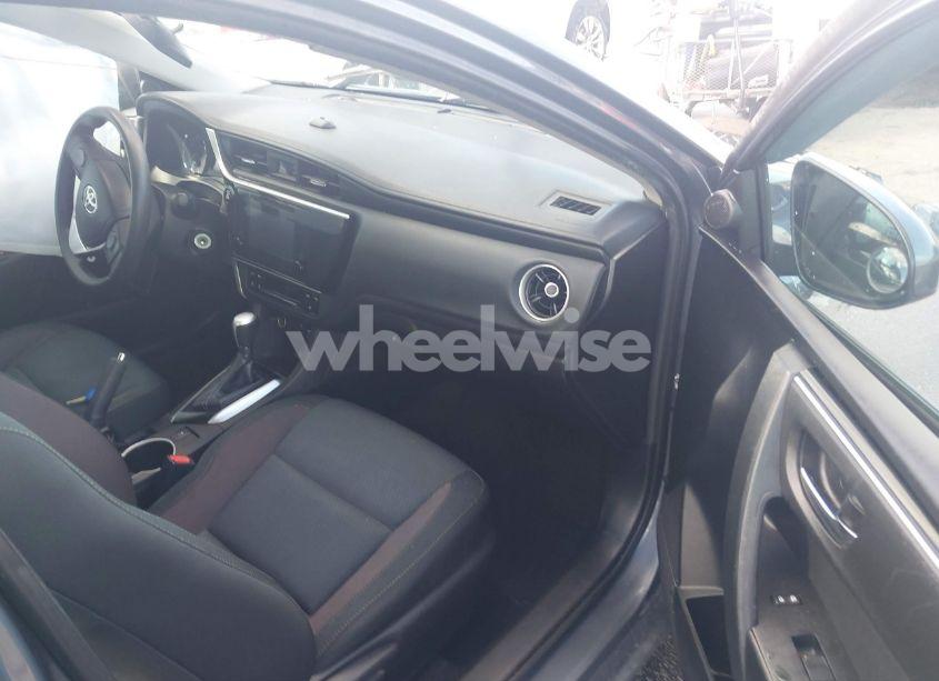 Photo 5 of 2019 Toyota Corolla LE (VIN 5YFBURHE8KP929721)