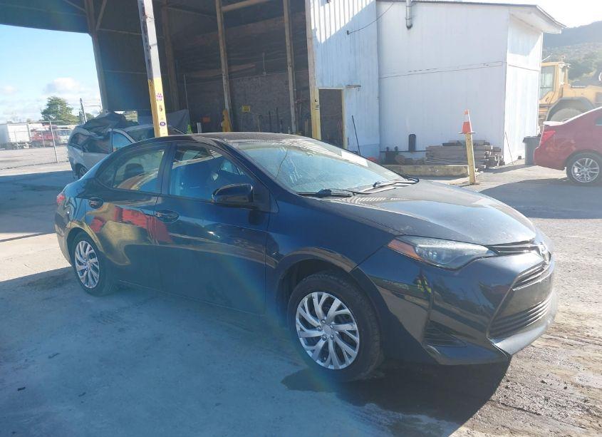 2019 Toyota Corolla LE (VIN 5YFBURHE8KP930061) main photo