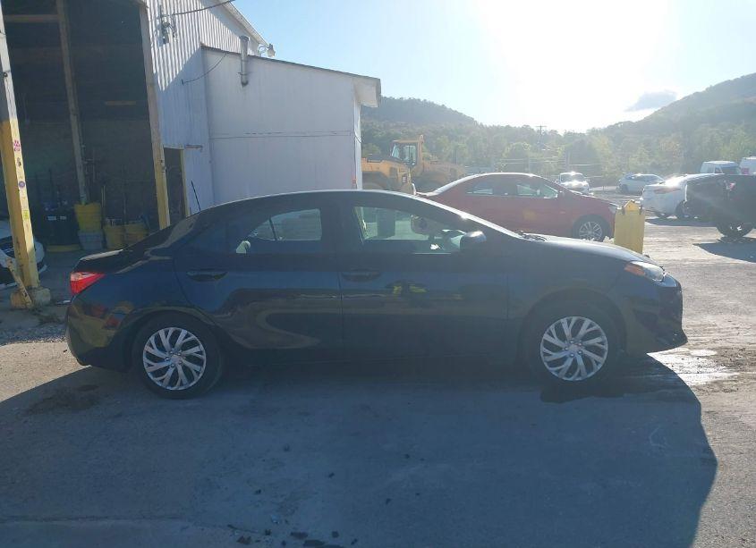 Photo 13 of 2019 Toyota Corolla LE (VIN 5YFBURHE8KP930061)