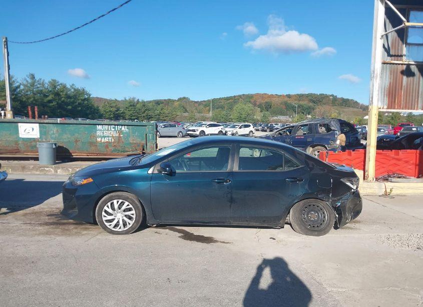 Photo 14 of 2019 Toyota Corolla LE (VIN 5YFBURHE8KP930061)