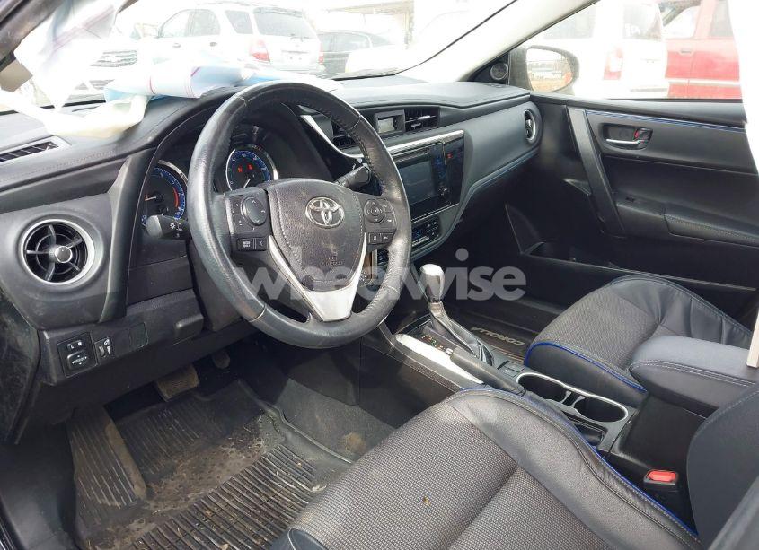 Photo 18 of 2019 Toyota Corolla SE (VIN 5YFBURHE8KP930450)