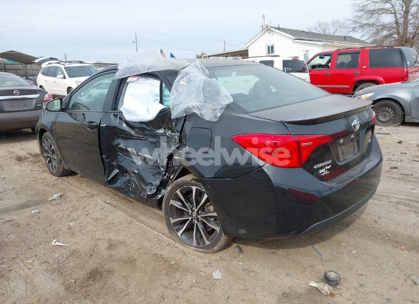 Photo 3 of 2019 Toyota Corolla SE (VIN 5YFBURHE8KP930450)