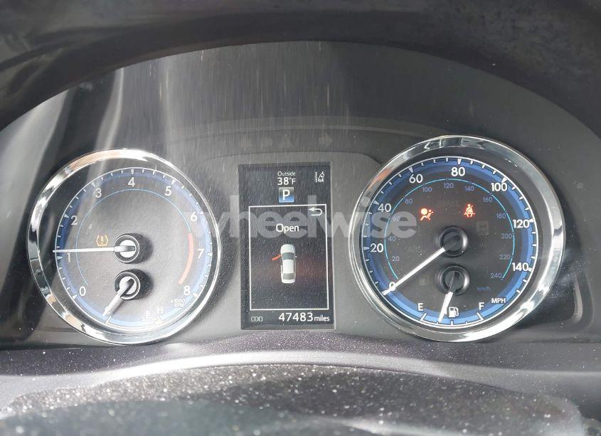 Photo 7 of 2019 Toyota Corolla SE (VIN 5YFBURHE8KP930450)