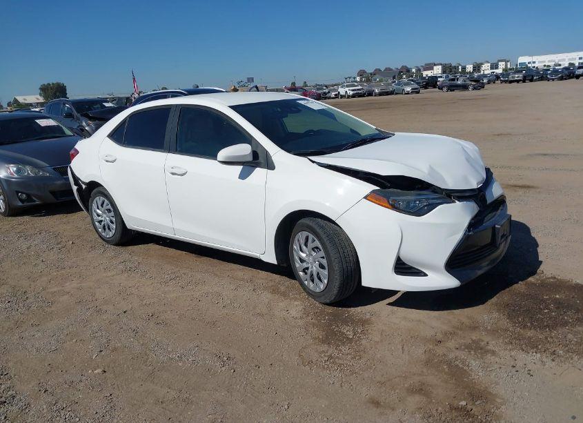 2019 Toyota Corolla LE (VIN 5YFBURHE8KP933770) main photo