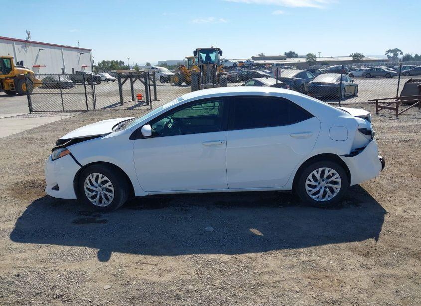Photo 14 of 2019 Toyota Corolla LE (VIN 5YFBURHE8KP933770)