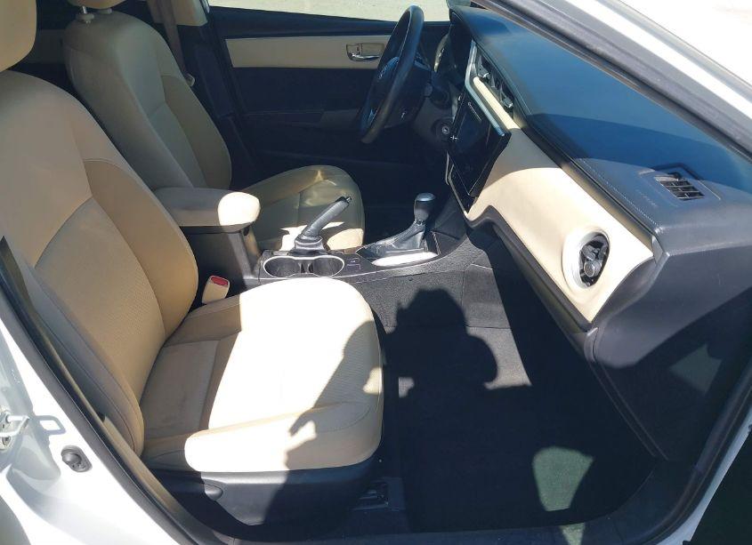 Photo 5 of 2019 Toyota Corolla LE (VIN 5YFBURHE8KP933770)