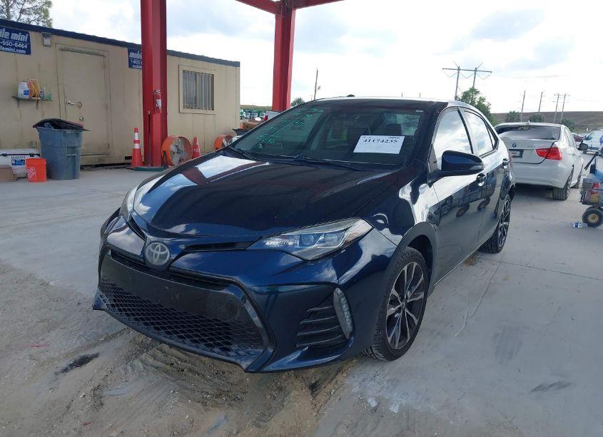 Photo 2 of 2019 Toyota Corolla SE (VIN 5YFBURHE8KP942081)
