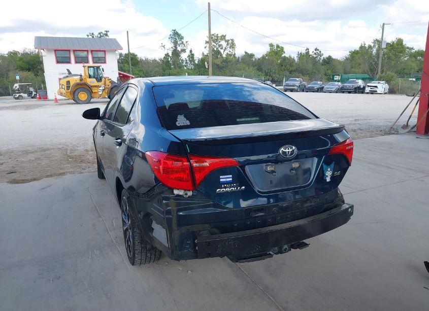 Photo 3 of 2019 Toyota Corolla SE (VIN 5YFBURHE8KP942081)