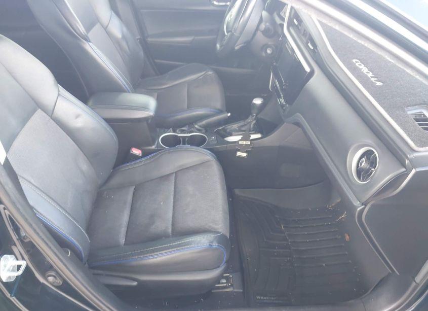 Photo 5 of 2019 Toyota Corolla SE (VIN 5YFBURHE8KP942081)