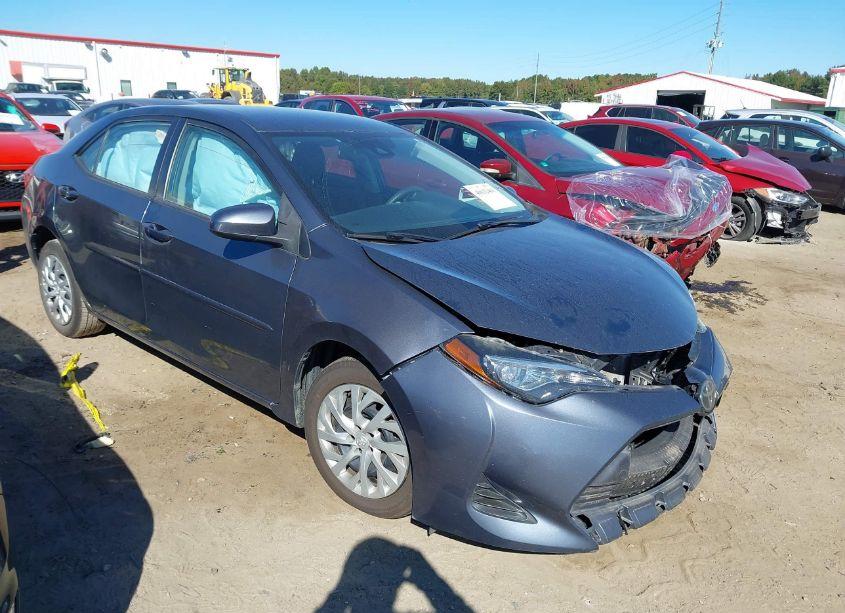 2019 Toyota Corolla LE (VIN 5YFBURHE8KP943067) main photo