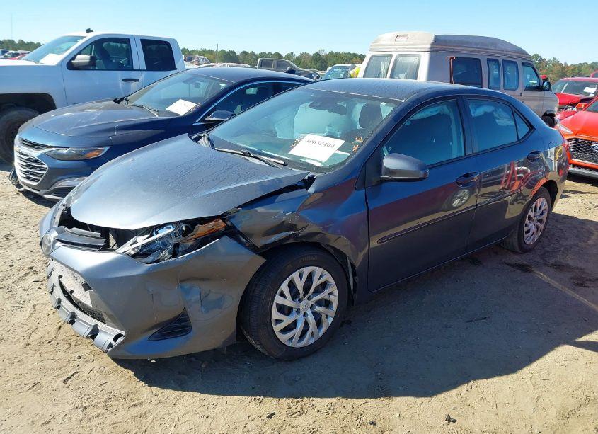 Photo 2 of 2019 Toyota Corolla LE (VIN 5YFBURHE8KP943067)