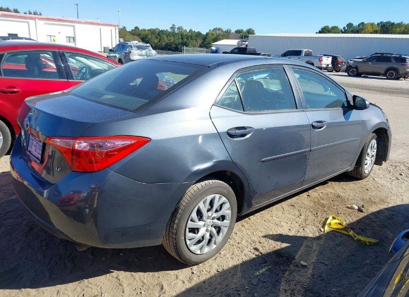 Photo 4 of 2019 Toyota Corolla LE (VIN 5YFBURHE8KP943067)