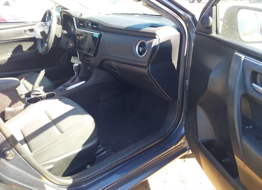 Photo 5 of 2019 Toyota Corolla LE (VIN 5YFBURHE8KP943067)