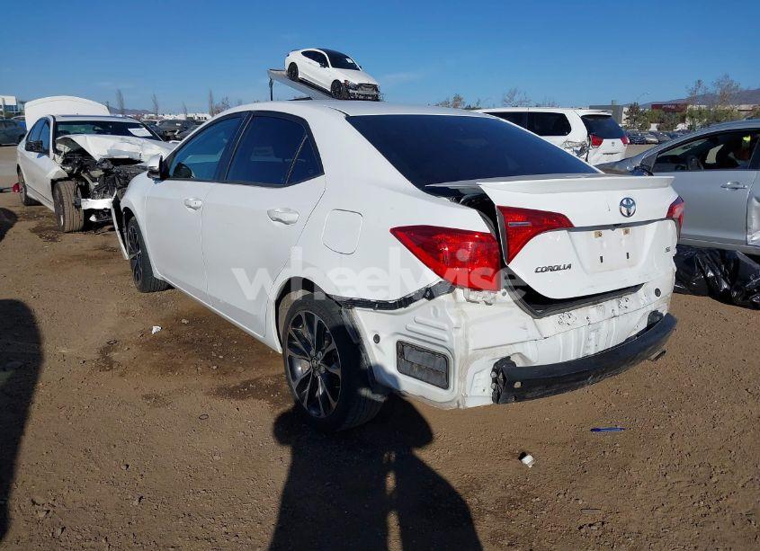 Photo 3 of 2019 Toyota Corolla SE (VIN 5YFBURHE8KP943280)