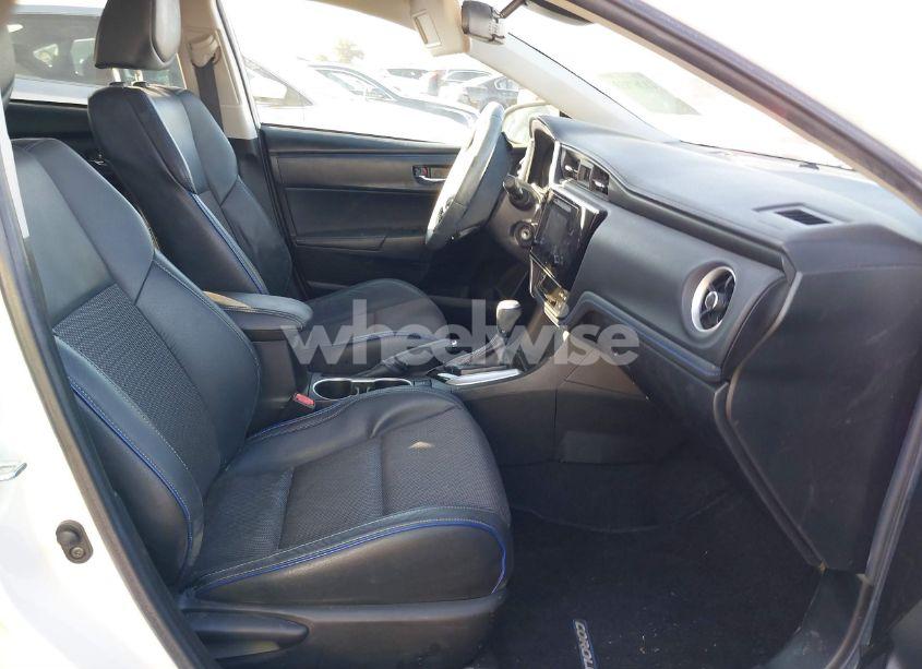 Photo 5 of 2019 Toyota Corolla SE (VIN 5YFBURHE8KP943280)