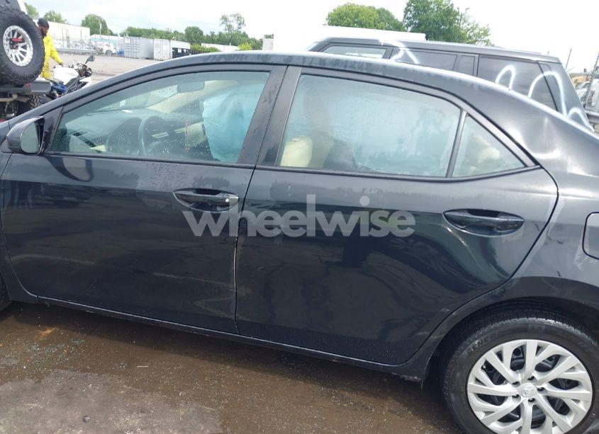 Photo 14 of 2019 Toyota Corolla L/LE/SE/XLE/XSE (VIN 5YFBURHE8KP945031)