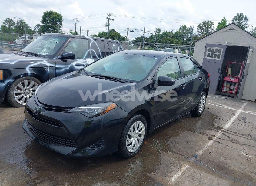 Photo 2 of 2019 Toyota Corolla L/LE/SE/XLE/XSE (VIN 5YFBURHE8KP945031)