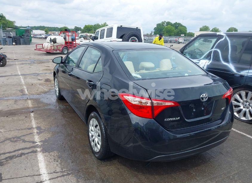 Photo 3 of 2019 Toyota Corolla L/LE/SE/XLE/XSE (VIN 5YFBURHE8KP945031)