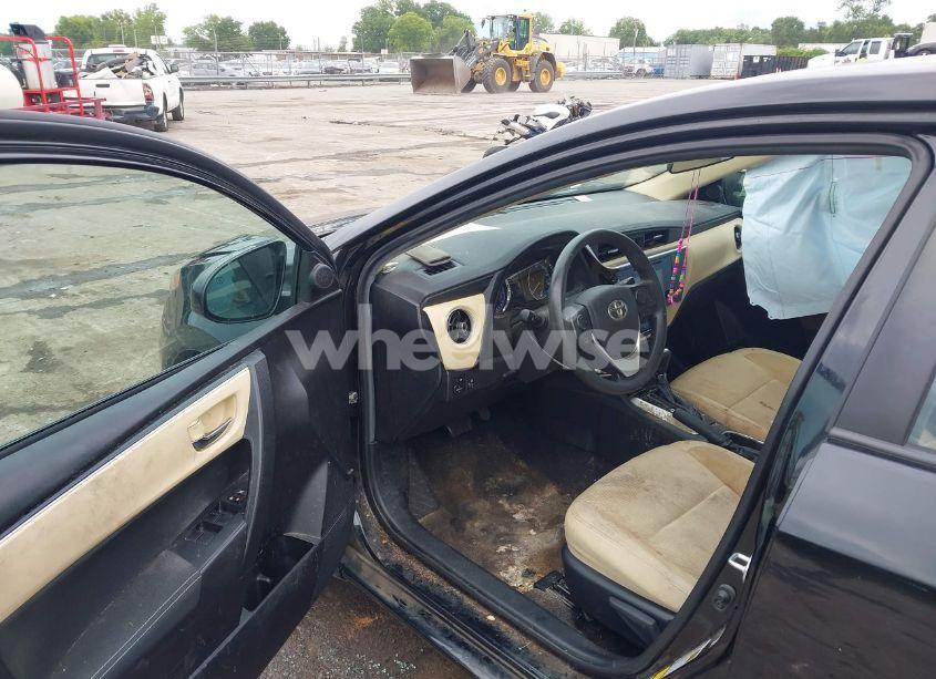 Photo 5 of 2019 Toyota Corolla L/LE/SE/XLE/XSE (VIN 5YFBURHE8KP945031)