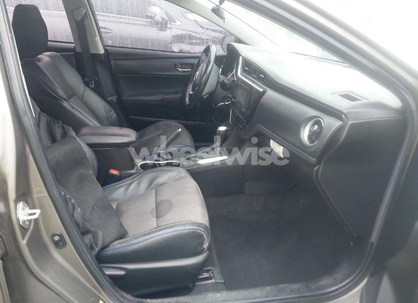 Photo 5 of 2019 Toyota Corolla SE (VIN 5YFBURHE8KP948205)