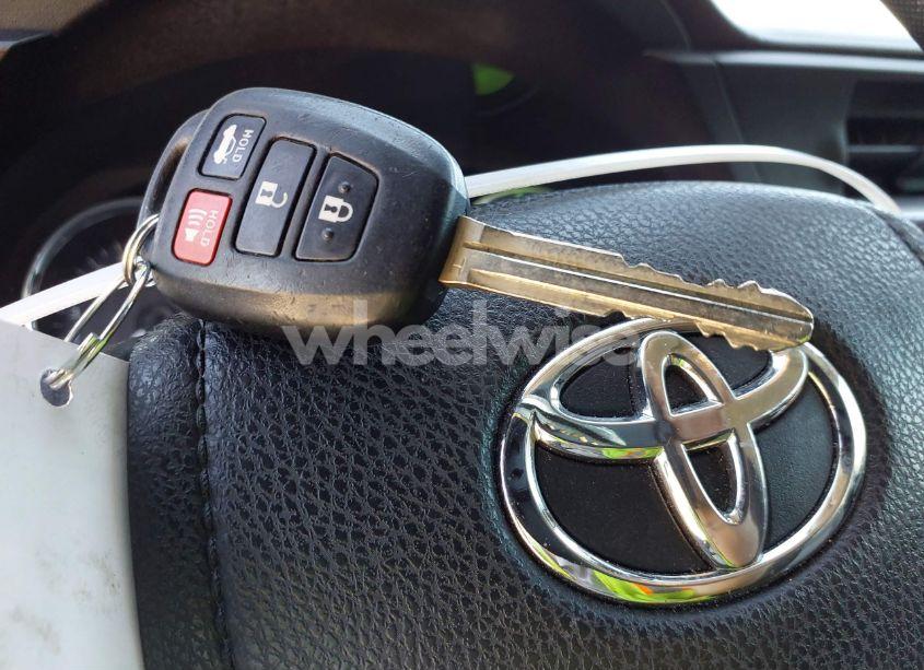 Photo 11 of 2015 Toyota Corolla LE (VIN 5YFBURHE9FP219717)