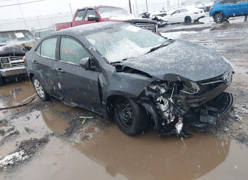 2015 Toyota Corolla LE (VIN 5YFBURHE9FP258260) main photo