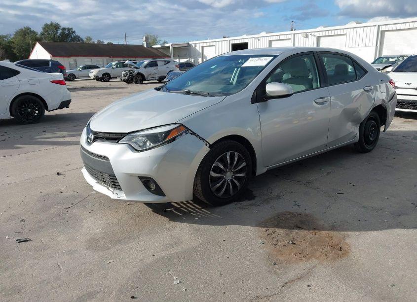 Photo 2 of 2015 Toyota Corolla LE (VIN 5YFBURHE9FP267590)