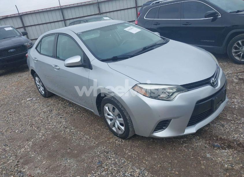2015 Toyota Corolla LE (VIN 5YFBURHE9FP297995) main photo