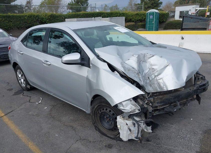 2015 Toyota Corolla L (VIN 5YFBURHE9FP313256) main photo