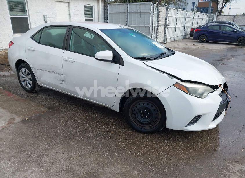 2015 Toyota Corolla LE (VIN 5YFBURHE9FP331949) main photo