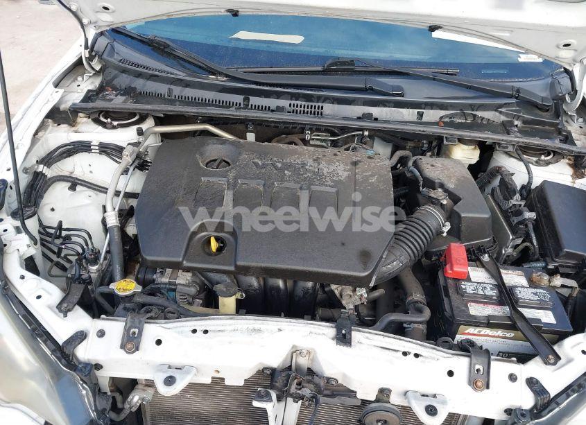 Photo 10 of 2015 Toyota Corolla LE (VIN 5YFBURHE9FP331949)