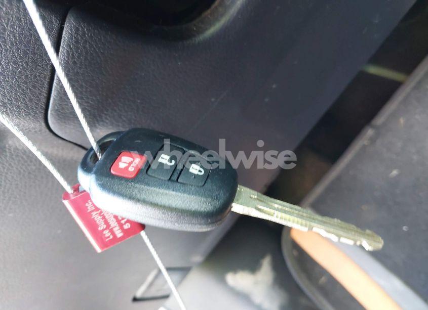 Photo 11 of 2015 Toyota Corolla LE (VIN 5YFBURHE9FP331949)