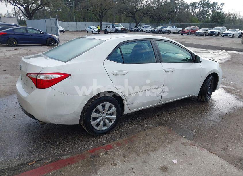 Photo 4 of 2015 Toyota Corolla LE (VIN 5YFBURHE9FP331949)