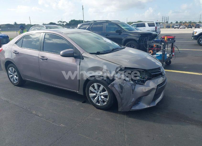 2015 Toyota Corolla LE (VIN 5YFBURHE9FP335953) main photo