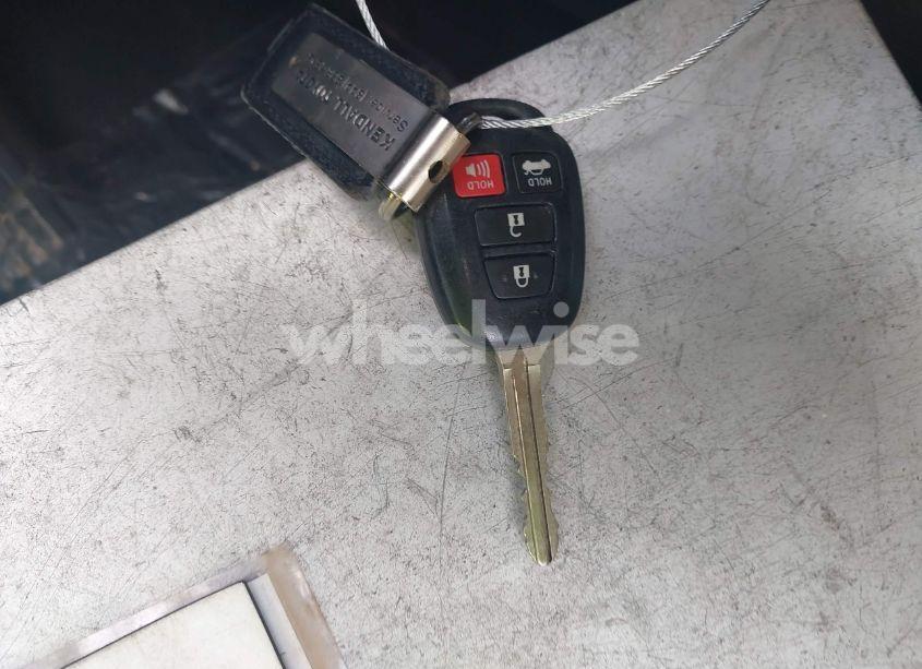 Photo 11 of 2015 Toyota Corolla LE (VIN 5YFBURHE9FP335953)