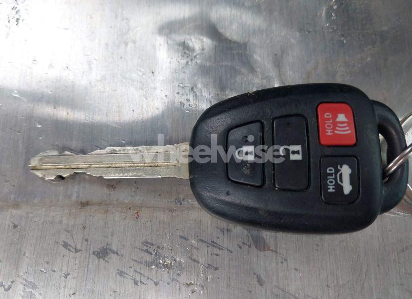 Photo 11 of 2016 Toyota Corolla LE (VIN 5YFBURHE9GP404108)