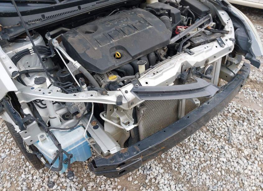 Photo 18 of 2016 Toyota Corolla LE (VIN 5YFBURHE9GP501633)