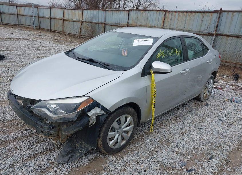 Photo 2 of 2016 Toyota Corolla LE (VIN 5YFBURHE9GP501633)