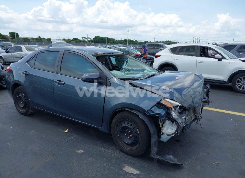 2016 Toyota Corolla LE (VIN 5YFBURHE9GP533241) main photo