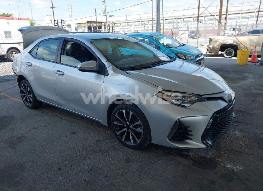 2017 Toyota Corolla SE (VIN 5YFBURHE9HP574728) main photo