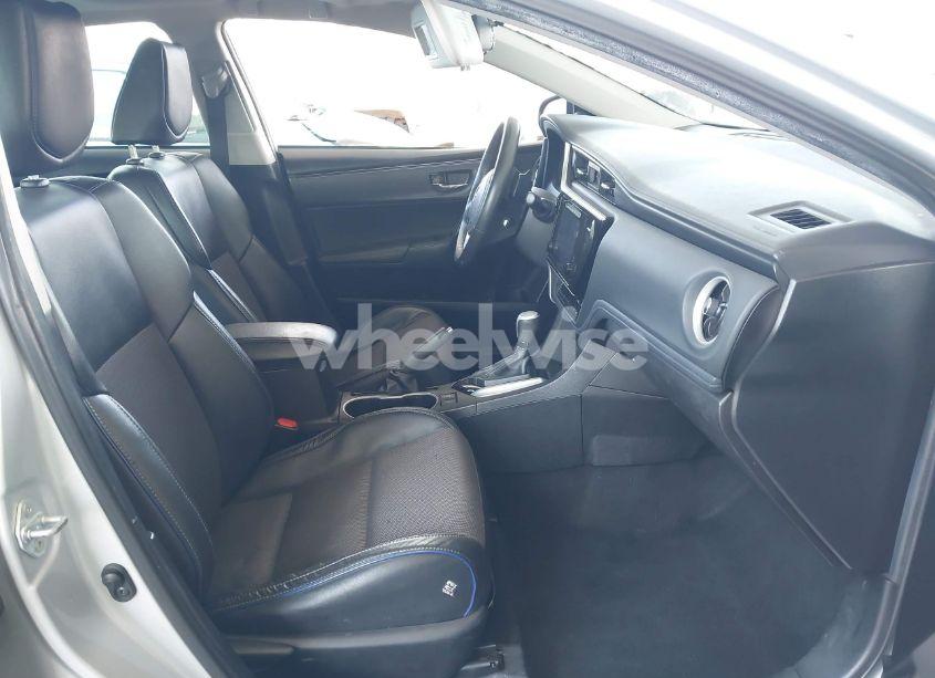 Photo 5 of 2017 Toyota Corolla SE (VIN 5YFBURHE9HP574728)