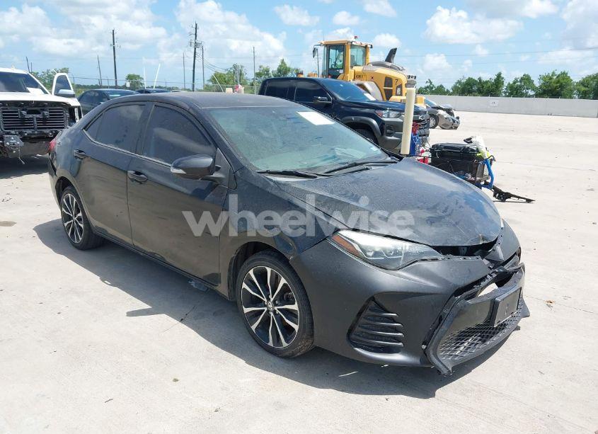2017 Toyota Corolla SE (VIN 5YFBURHE9HP576513) main photo