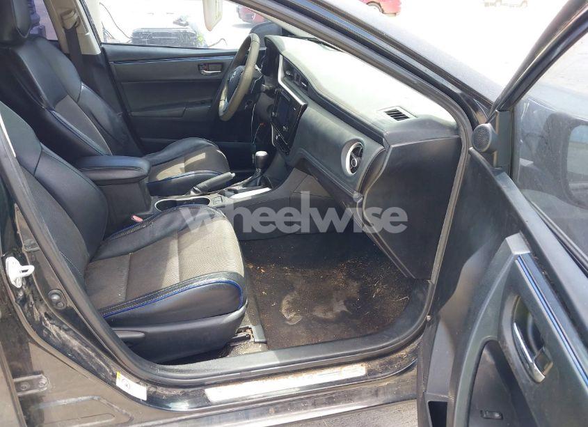 Photo 5 of 2017 Toyota Corolla SE (VIN 5YFBURHE9HP576513)