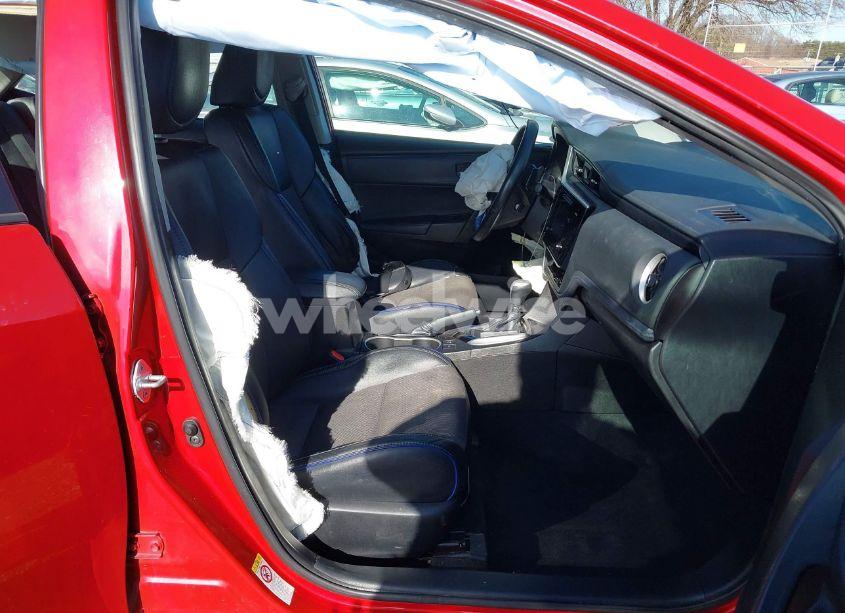 Photo 5 of 2017 Toyota Corolla SE (VIN 5YFBURHE9HP585390)