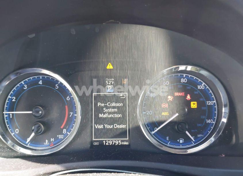 Photo 7 of 2017 Toyota Corolla SE (VIN 5YFBURHE9HP585390)