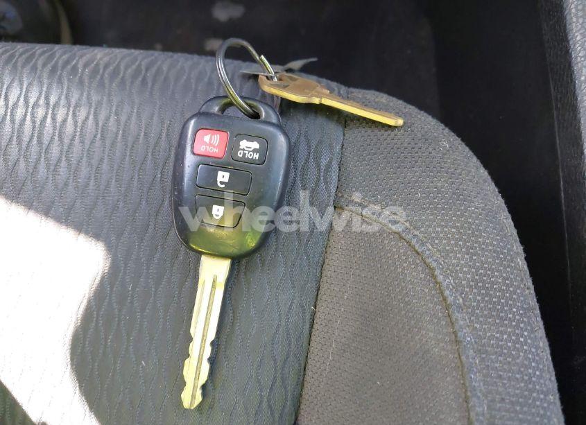 Photo 11 of 2017 Toyota Corolla LE (VIN 5YFBURHE9HP588886)